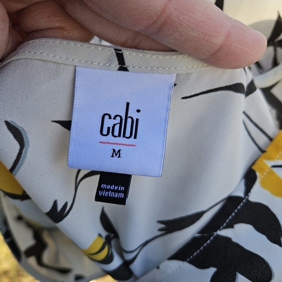 Cabi birdwatcher blouse 3963 flutter sleeve lightweight medium. - Picture 3 of 6